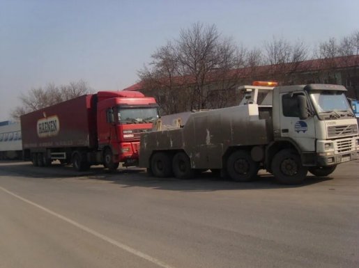 Эвакуация грузовой техники. Техпомощь стоимость услуг и где заказать - Новоалтайск