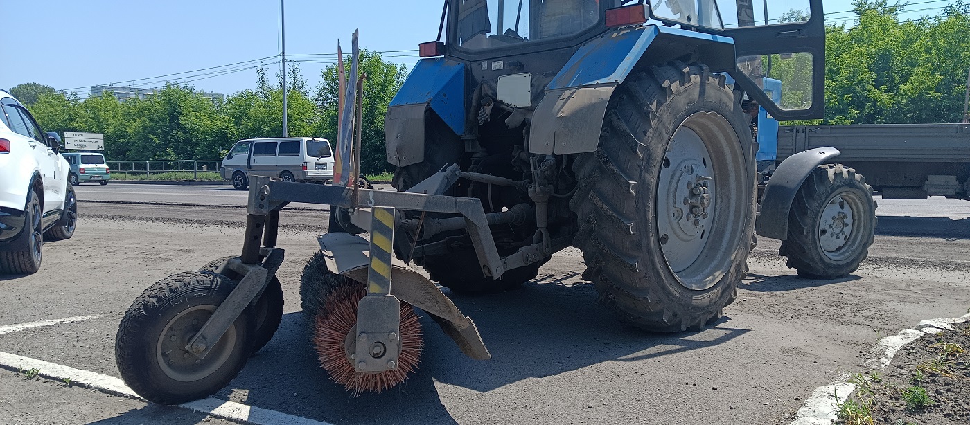 Услуги трактора с щеткой МТЗ в Баево